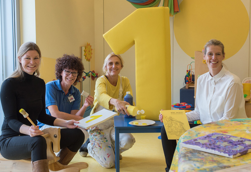 Kanzlei Menauer spendet für Spielzimmer der Missio Kinderklinik